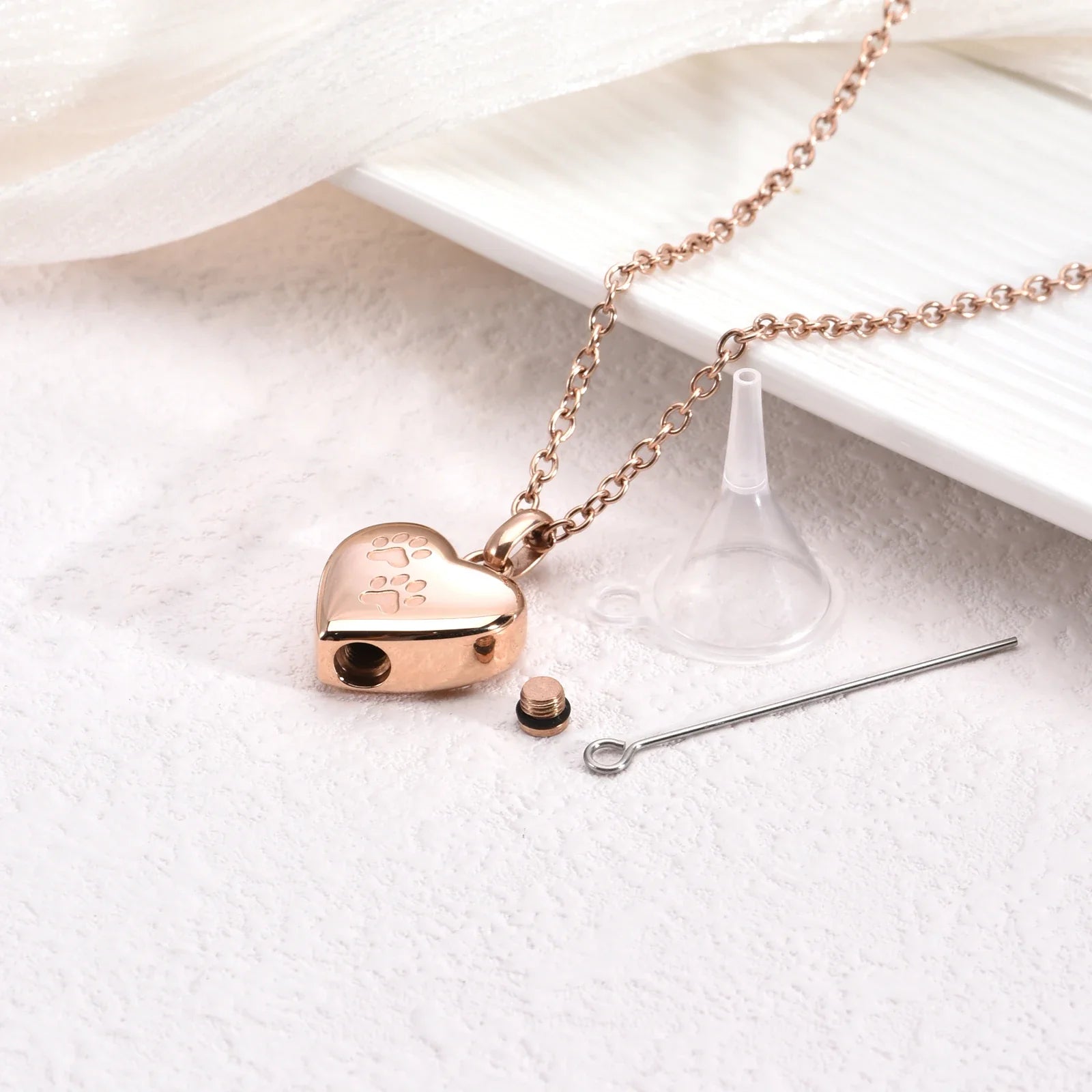 Pet Memorial Urn Necklace ��������������������������� Heart-Shaped Pendant with Paw Engraving