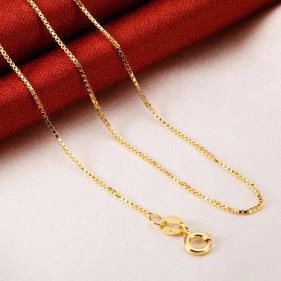 A Romantic Gold Necklace for Special Moments