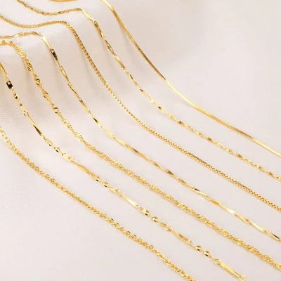 A Romantic Gold Necklace for Special Moments