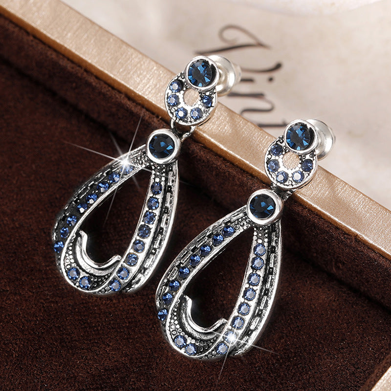 A Charming Earring for Any Occasion