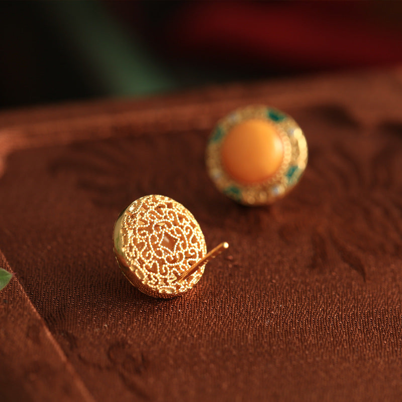 A Delicate Artisan Gold Earring