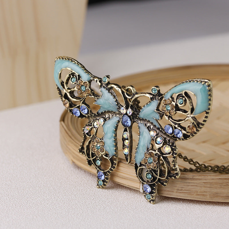 A Charming Necklace for Any Occasion