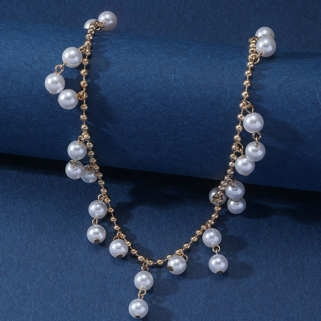 A Beautiful Pearl Necklace with Unique Style