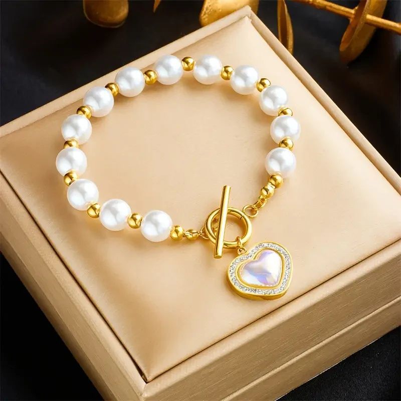 A Classic Pearl Bracelet with Timeless Appeal