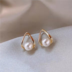 A Beautiful Pearl Earring with Unique Style