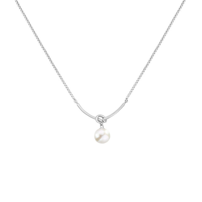 A Beautiful Pearl Necklace with Unique Style