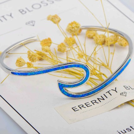 Nature-Inspired Bracelet for Gentle Beauty