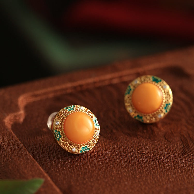 A Delicate Artisan Gold Earring