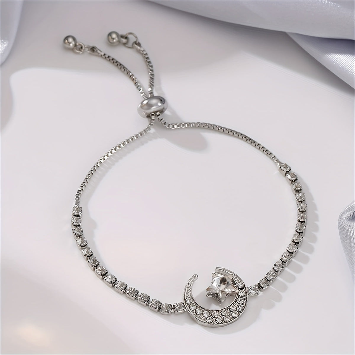 A Romantic Bracelet for Special Moments