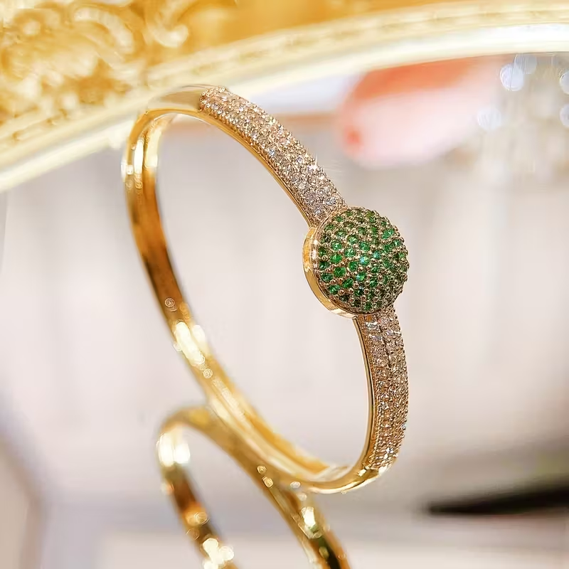 Rounded Green Bright Gold Bracelet