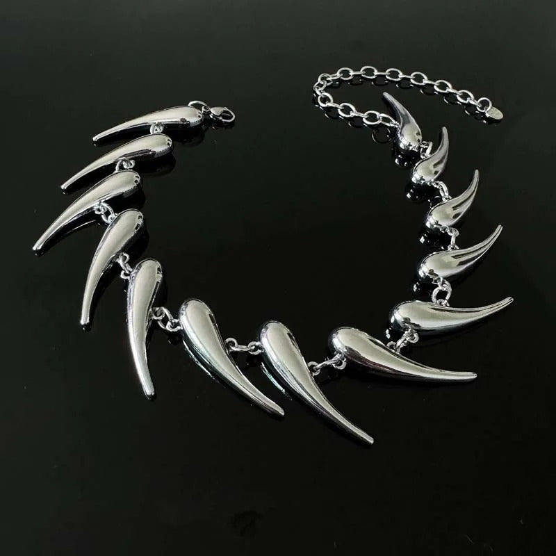 Vintage Silver Pointed Horn Pendant Necklace
